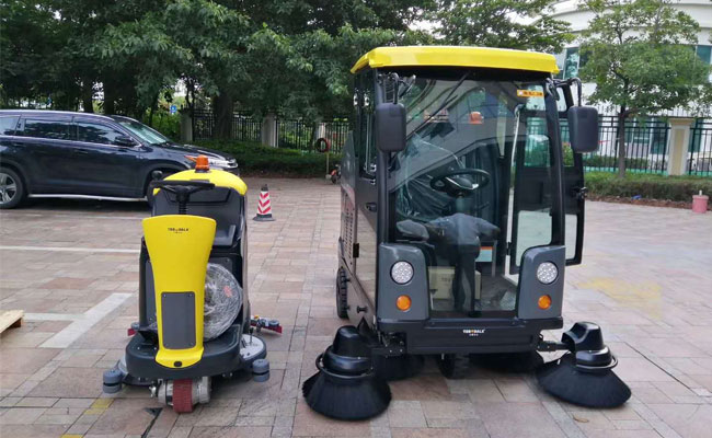 深圳东海国际中心用行动证明再次采购德力士清洁设备